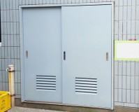 東京都板橋区マンションのゴミ置き場鉄扉塗装工事の施工事例