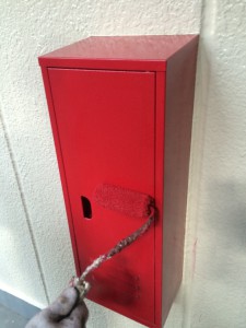 消火栓BOX上塗り (2)