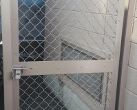 埼玉県越谷市マンションのフェンス鉄部錆止め塗装工事の施工事例