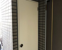 東京都豊島区マンションの玄関ドアや鉄骨階段など鉄部サビ止め塗装工事の施工事例
