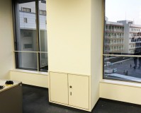 東京都渋谷区学校内の壁やドアなど内部塗装工事の施工事例