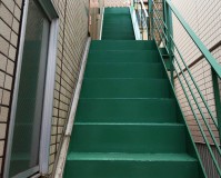 東京都目黒区マンションの鉄骨階段や鉄扉などの鉄部サビ止め塗装工事の施工事例