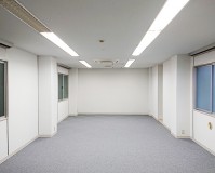 東京都千代田区オフィスビルの内部塗装工事の施工事例