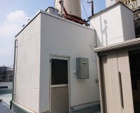 神奈川県川崎市商業ビルの屋上塔屋塗装工事の施工事例