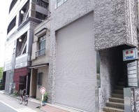 東京都千代田区ビルのシャッター塗装工事の施工事例(20210531)