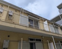 施工後:塗り替えできれいになった横浜市アパートの共用廊下