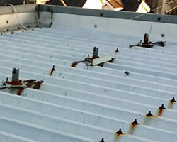 折板屋根の塗装前の劣化状況