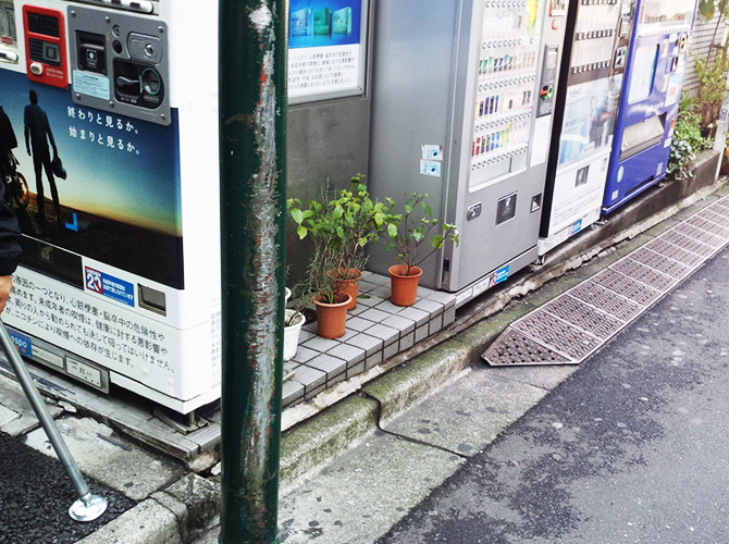 東京都渋谷区街路灯の塗装工事の施工前