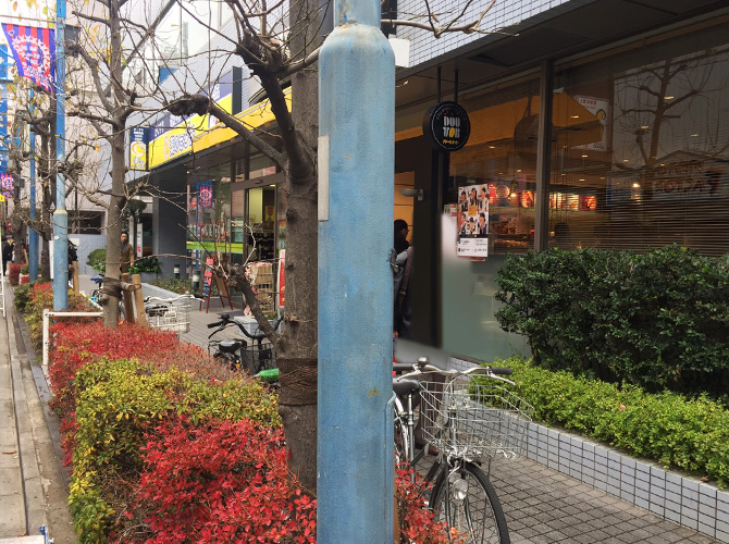 東京都渋谷区の街路灯塗装工事の施工前