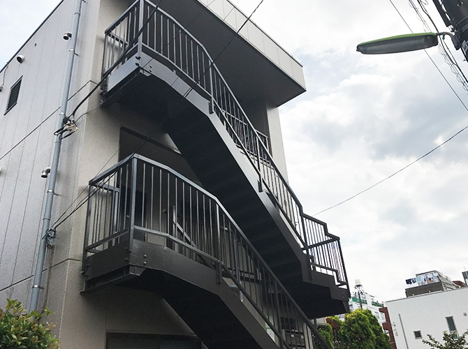 東京都世田谷区マンションの鉄骨階段サビ止め塗装工事の施工後