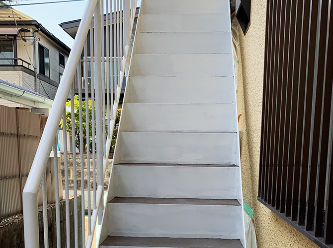 東京都狛江市アパートの鉄骨階段サビ止め塗装工事の施工後