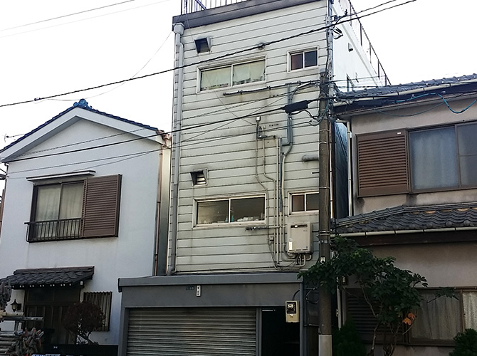 墨田区の住宅で外壁塗装と鉄部塗装を行った施工事例の写真