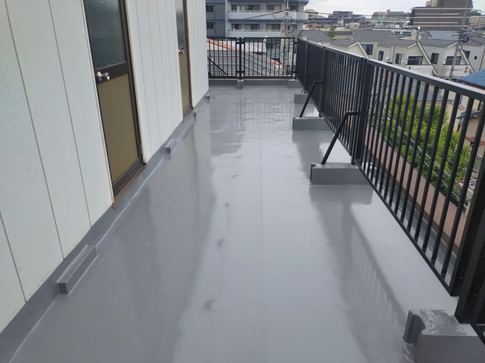 屋上手すりを鉄部塗装した施工後写真