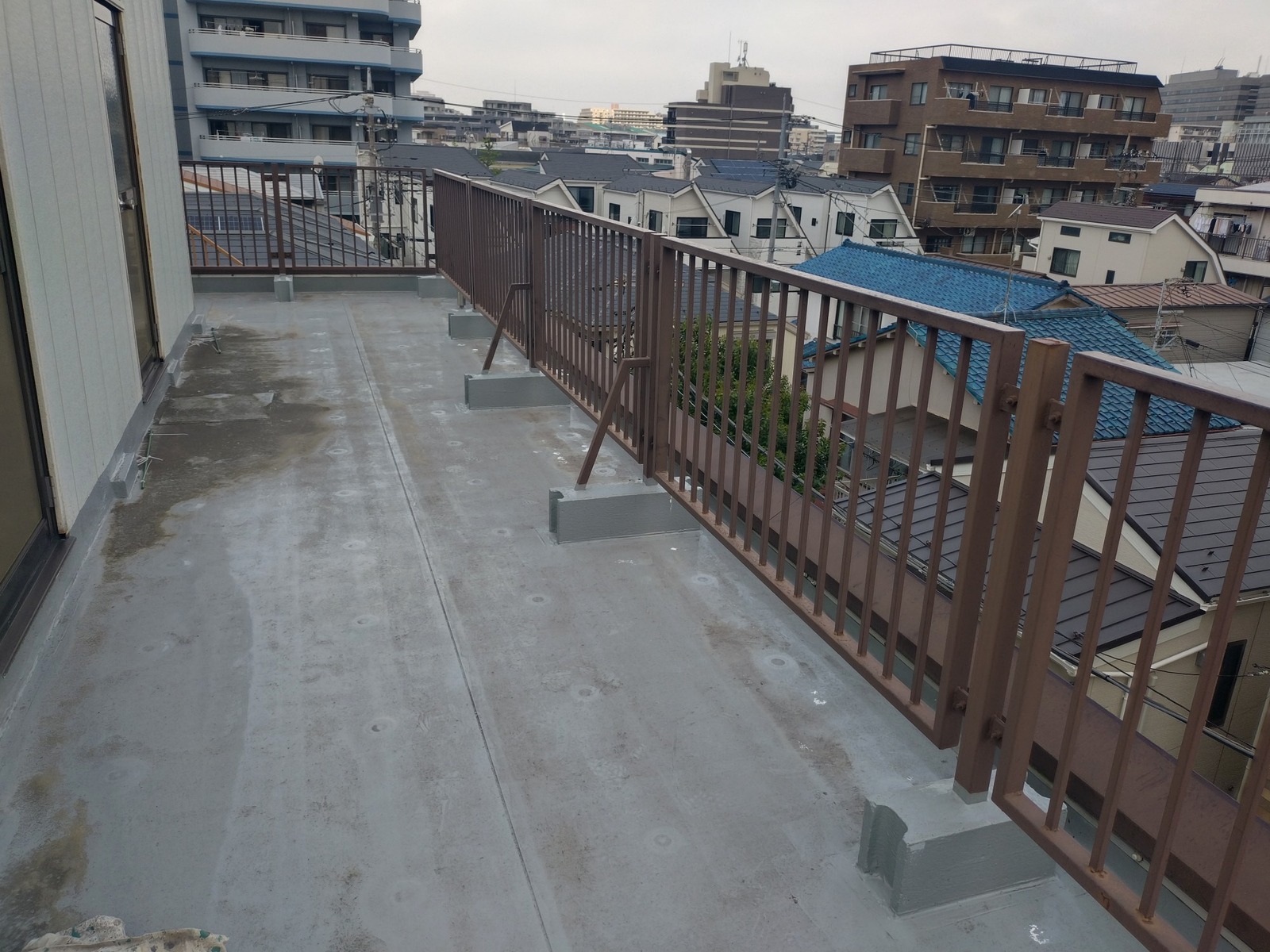屋上手すりの鉄部塗装前の施工前写真