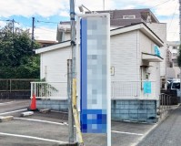 神奈川県川崎市某クリニックの看板支柱塗装工事の施工事例（2023/07/25）