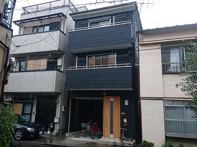 墨田区の3階建住宅で外壁塗装と屋根塗装を行った施工事例の完成写真