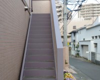 東京都新宿区アパートの鉄骨階段塗装工事の施工事例（2022/03/24）