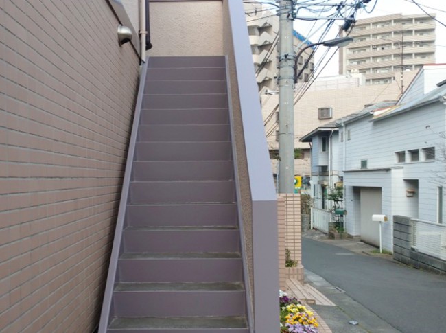 東京都新宿区アパートの鉄骨階段塗装工事の施工事例（2022/03/24）